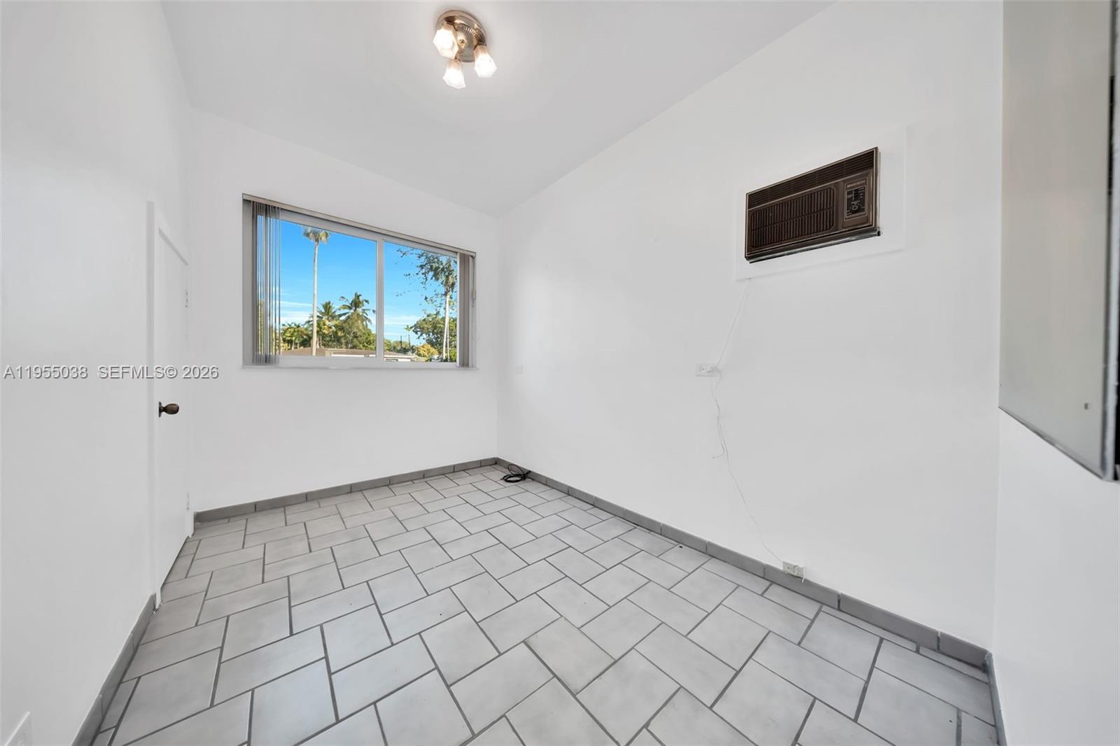 COUNTRY CLUB ESTATES SEC - Residential