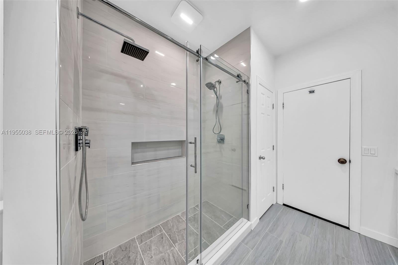 COUNTRY CLUB ESTATES SEC - Residential