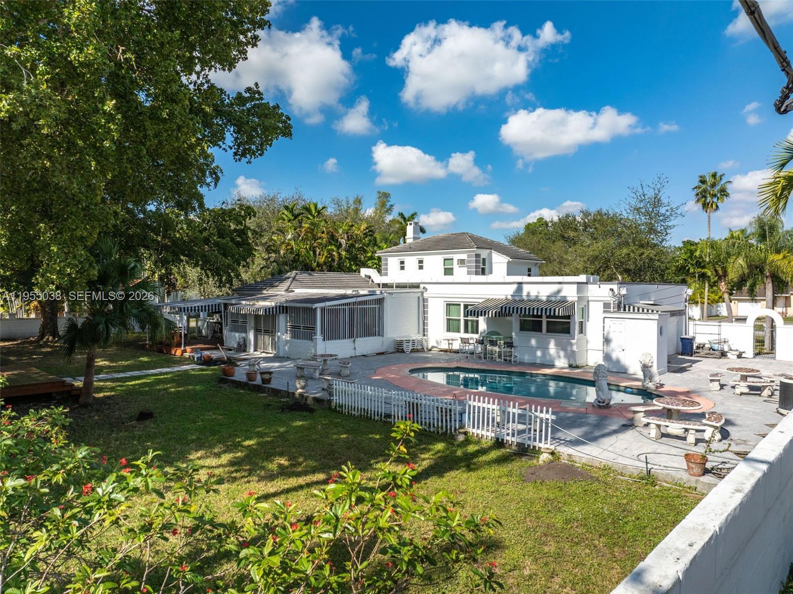 COUNTRY CLUB ESTATES SEC - Residential