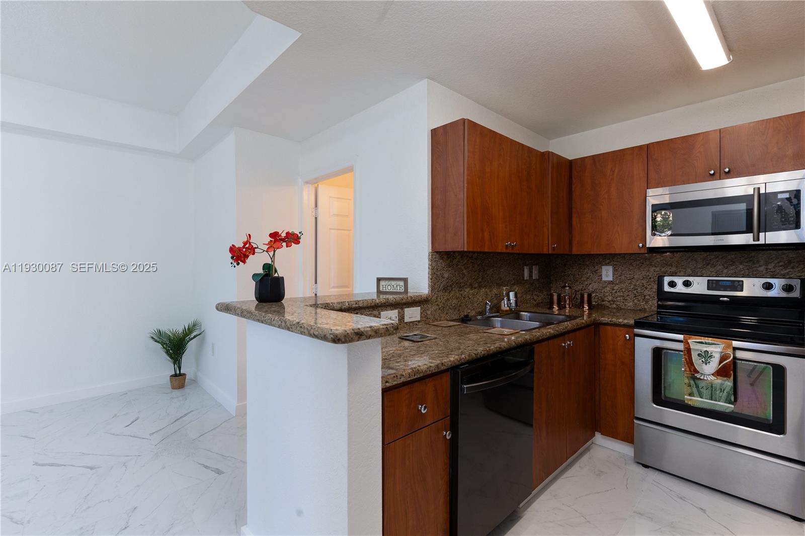 PEMBROKE CAY CONDO - Residential Lease