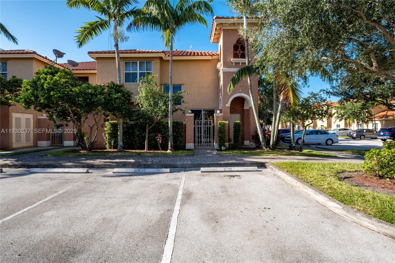 PEMBROKE CAY CONDO - Residential Lease