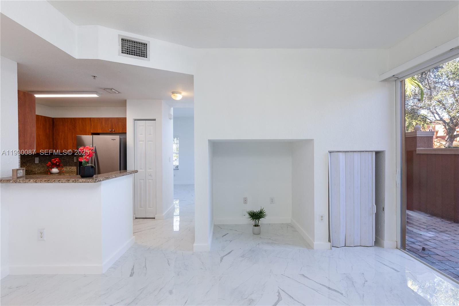 PEMBROKE CAY CONDO - Residential Lease