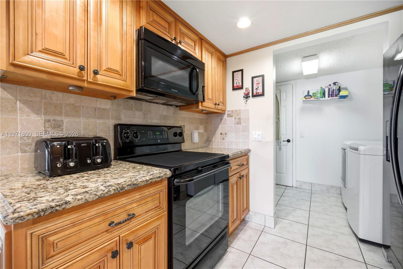 PEMBROKE LAKES SECTION SE - Residential