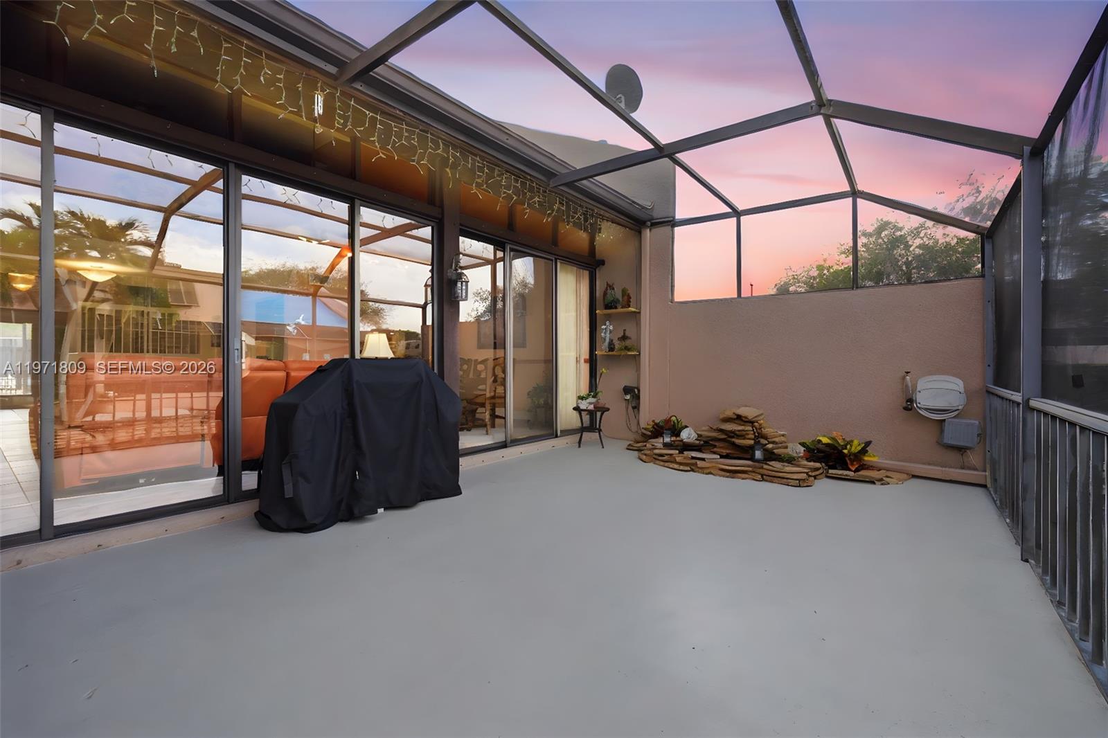 PEMBROKE LAKES SECTION SE - Residential