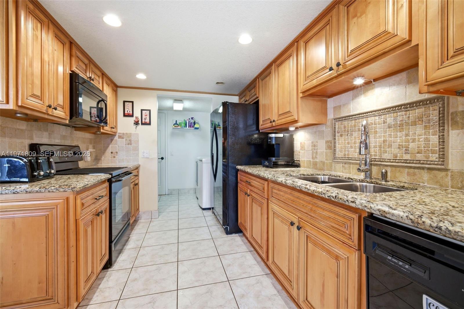 PEMBROKE LAKES SECTION SE - Residential