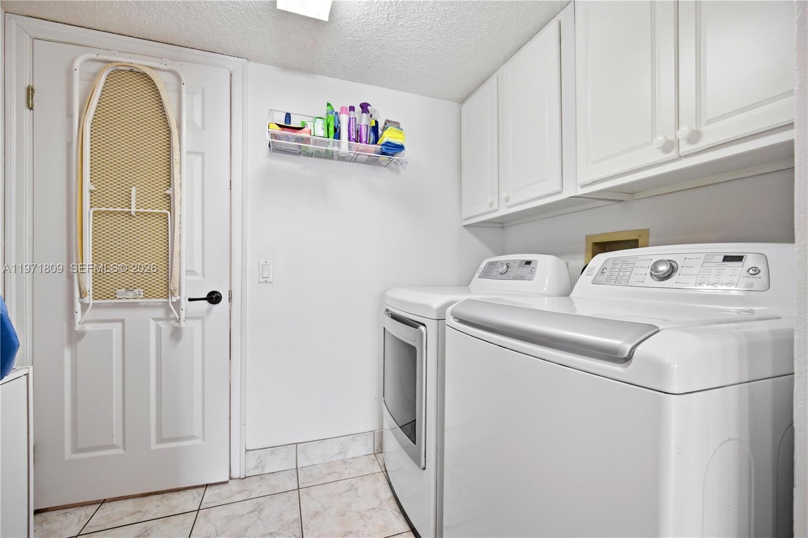 PEMBROKE LAKES SECTION SE - Residential