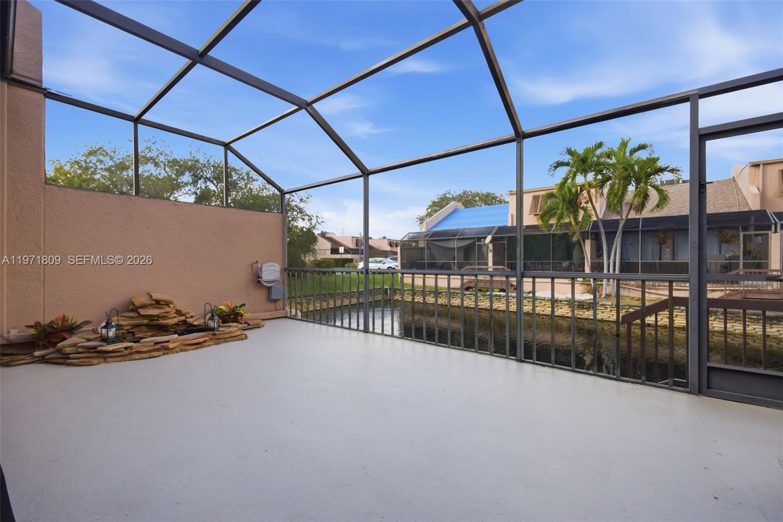 PEMBROKE LAKES SECTION SE - Residential