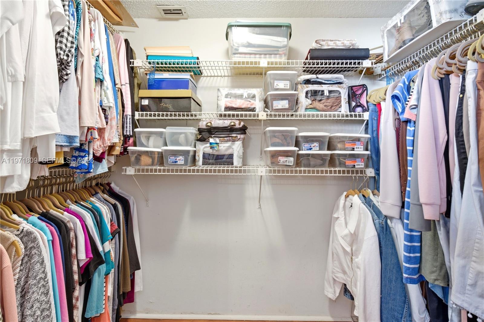 PEMBROKE LAKES SECTION SE - Residential