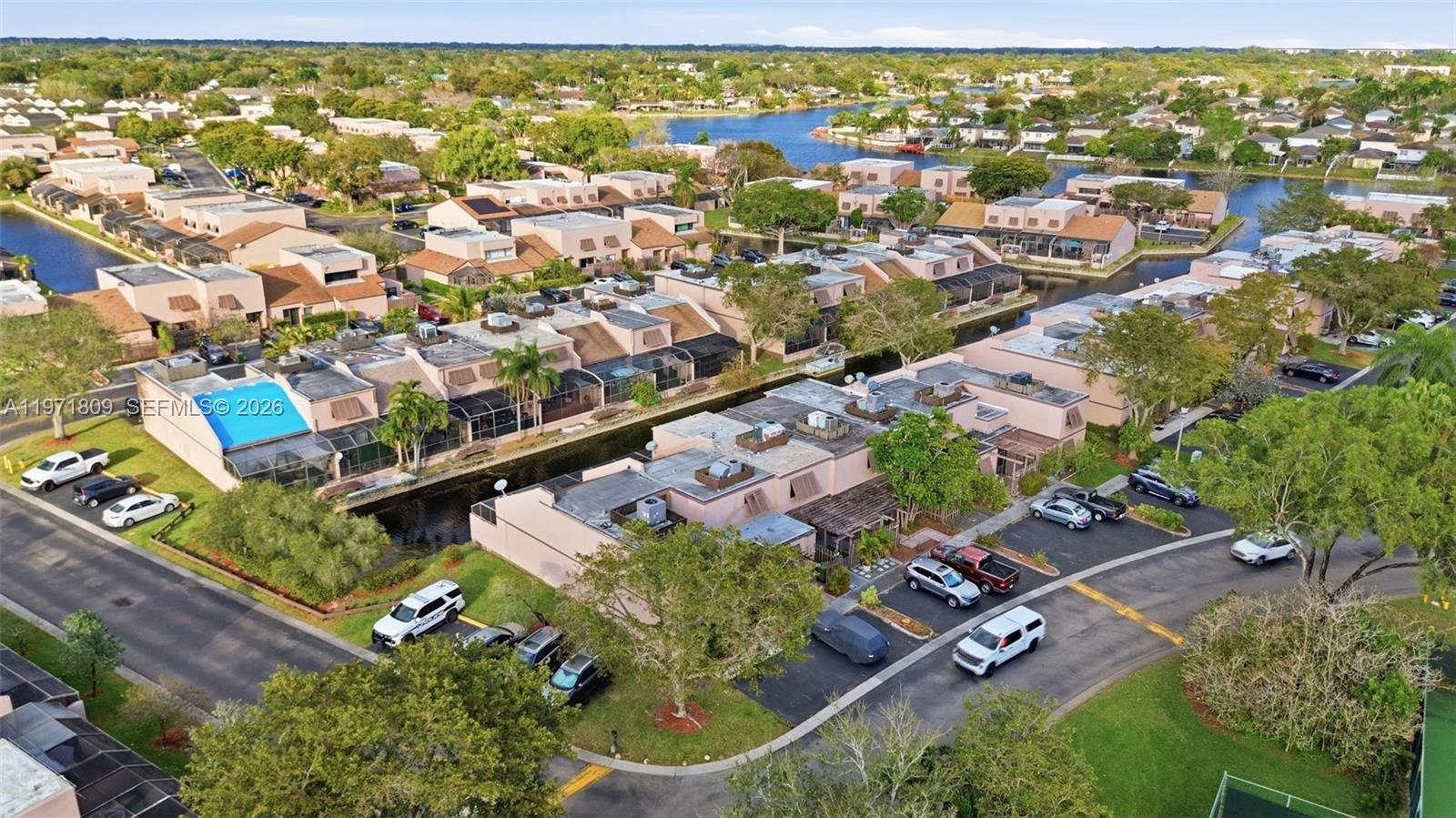 PEMBROKE LAKES SECTION SE - Residential