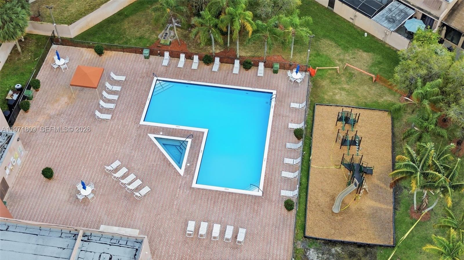 PEMBROKE LAKES SECTION SE - Residential