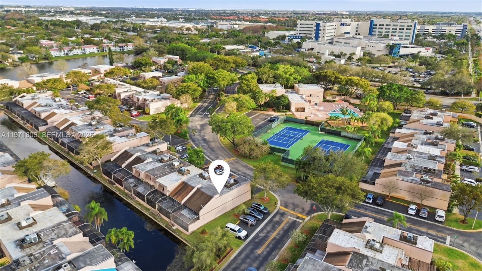 PEMBROKE LAKES SECTION SE - Residential