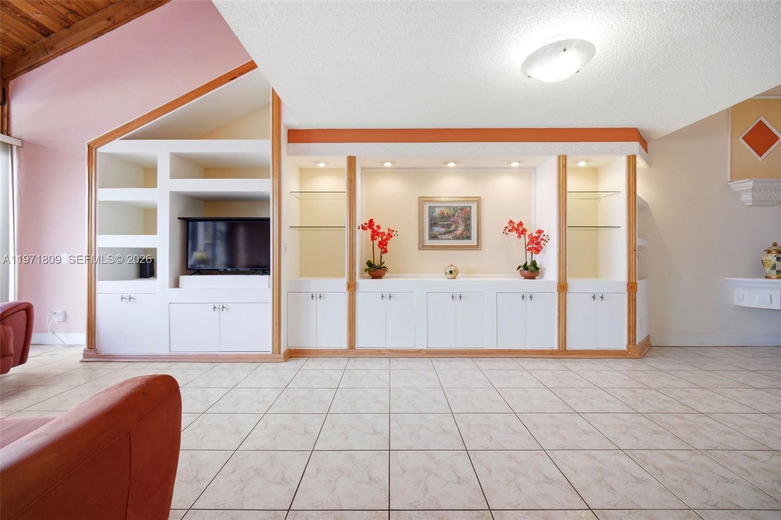 PEMBROKE LAKES SECTION SE - Residential