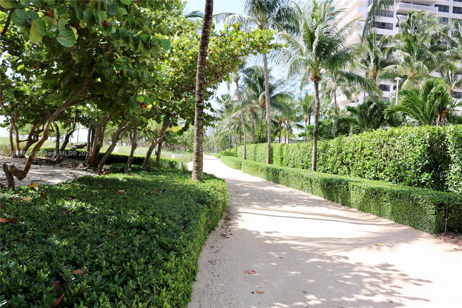 BALMORAL CONDO - Residential Lease