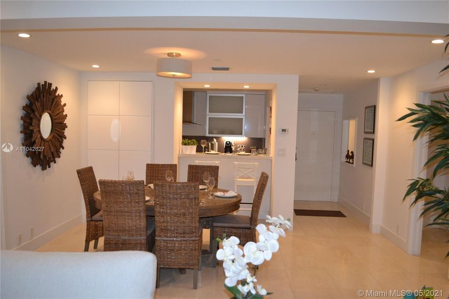 Amazing direct ocean view!!!! Totally remodeled 2 bedrooms, 2 bathrooms + Den. The unit is very bright with open kitchen and top of the like appliances. Built-in closets and walk-in closets. The apartment is furnished. Minimum rental time 3 months. A must see!