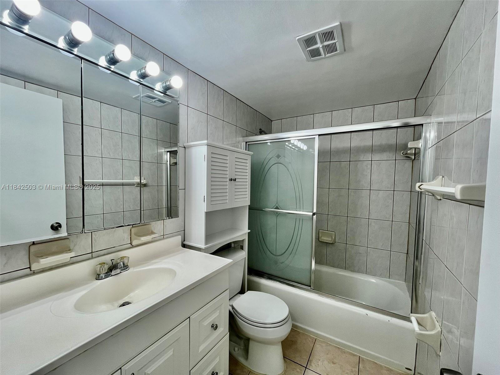 PARADISE VILLAS CONDO - Residential Lease