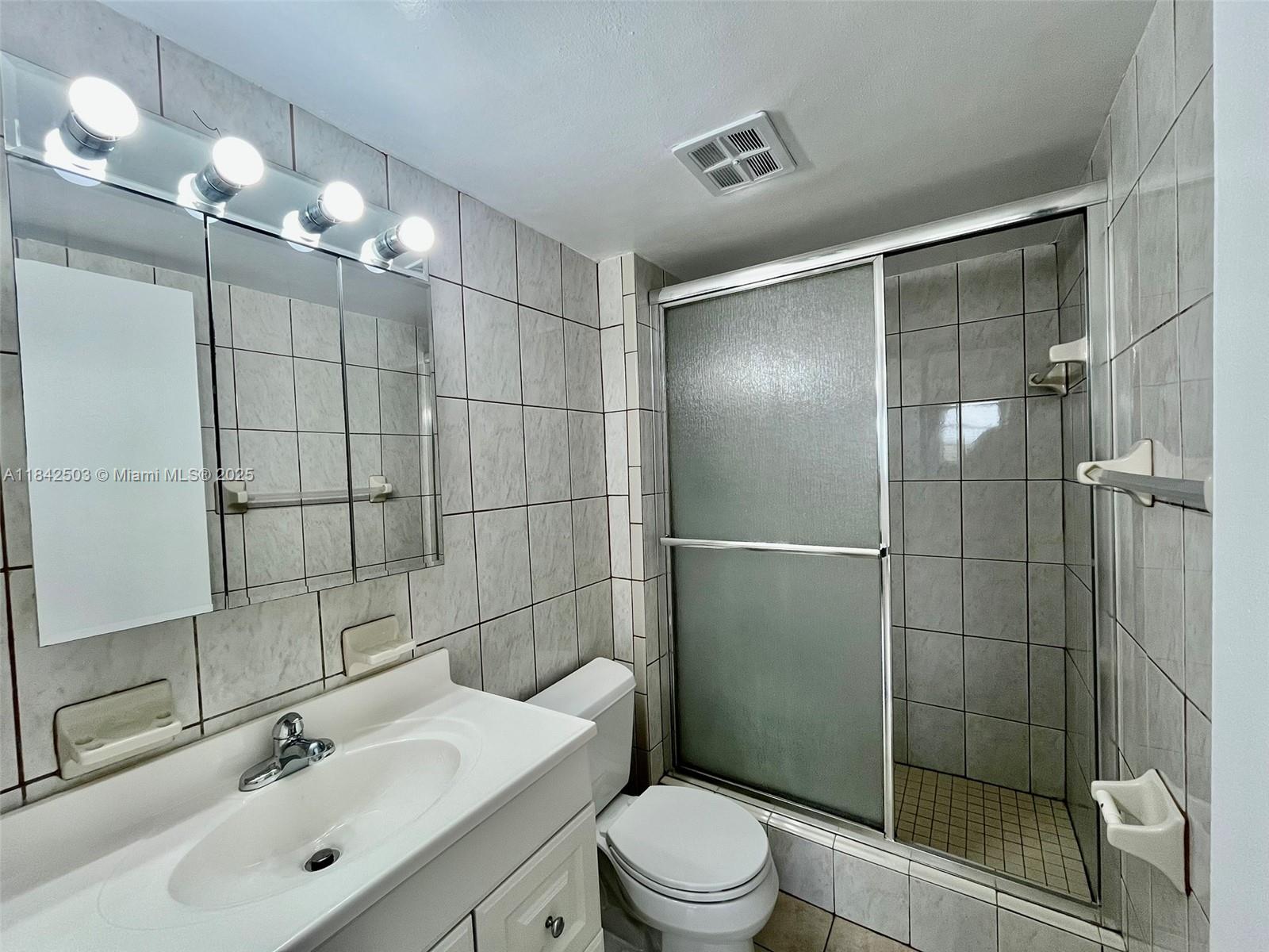 PARADISE VILLAS CONDO - Residential Lease