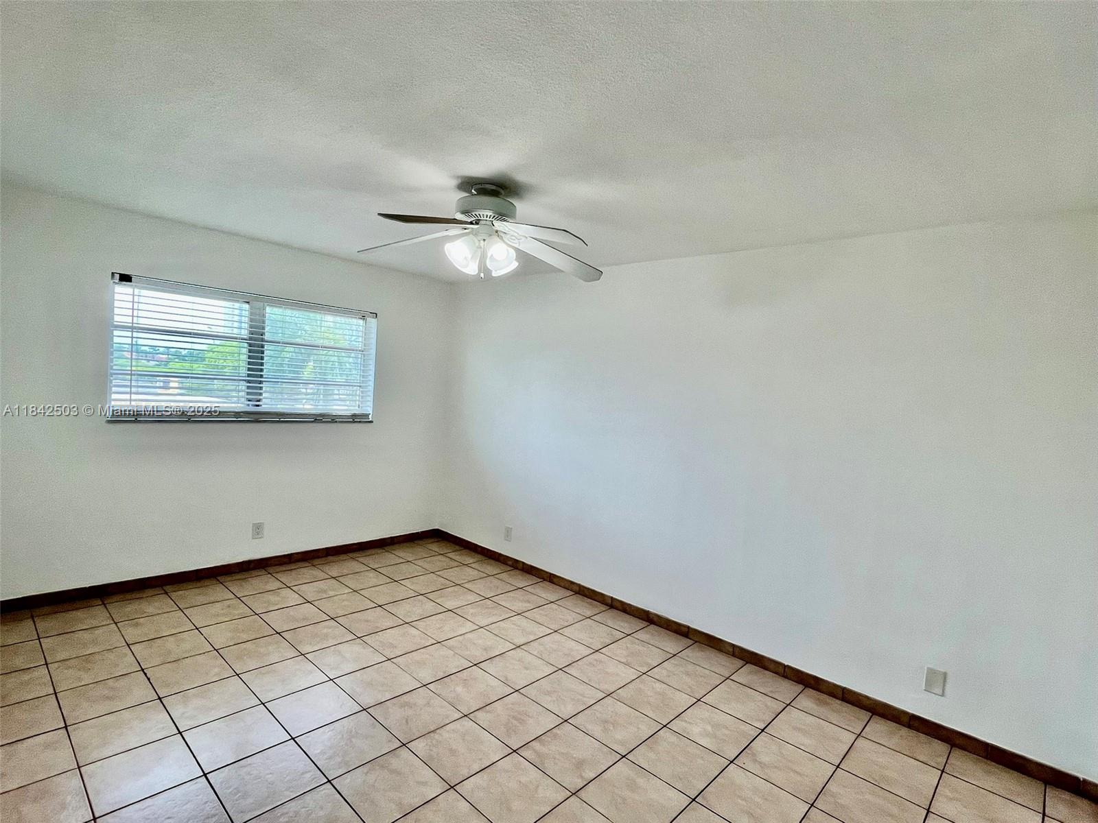 PARADISE VILLAS CONDO - Residential Lease