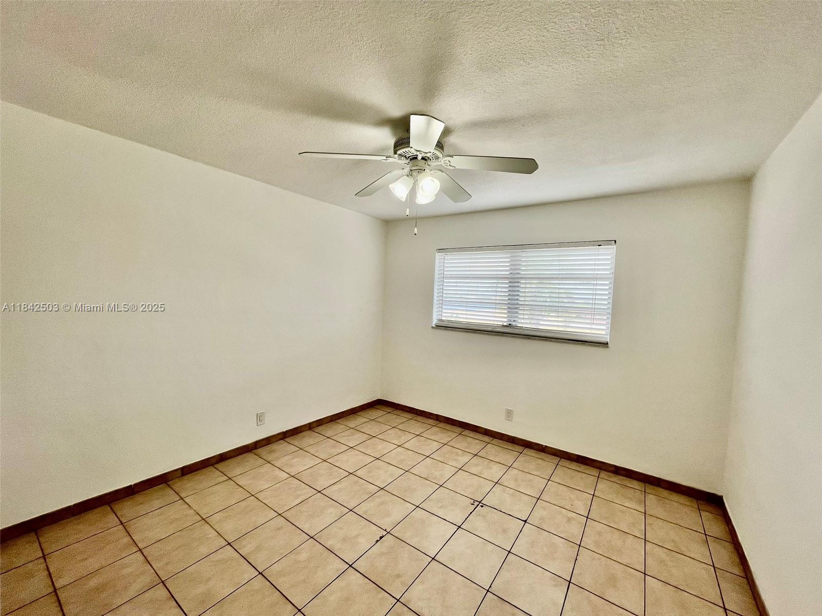 PARADISE VILLAS CONDO - Residential Lease