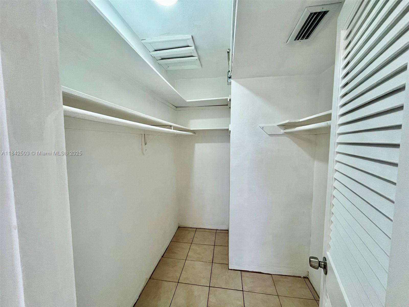 PARADISE VILLAS CONDO - Residential Lease