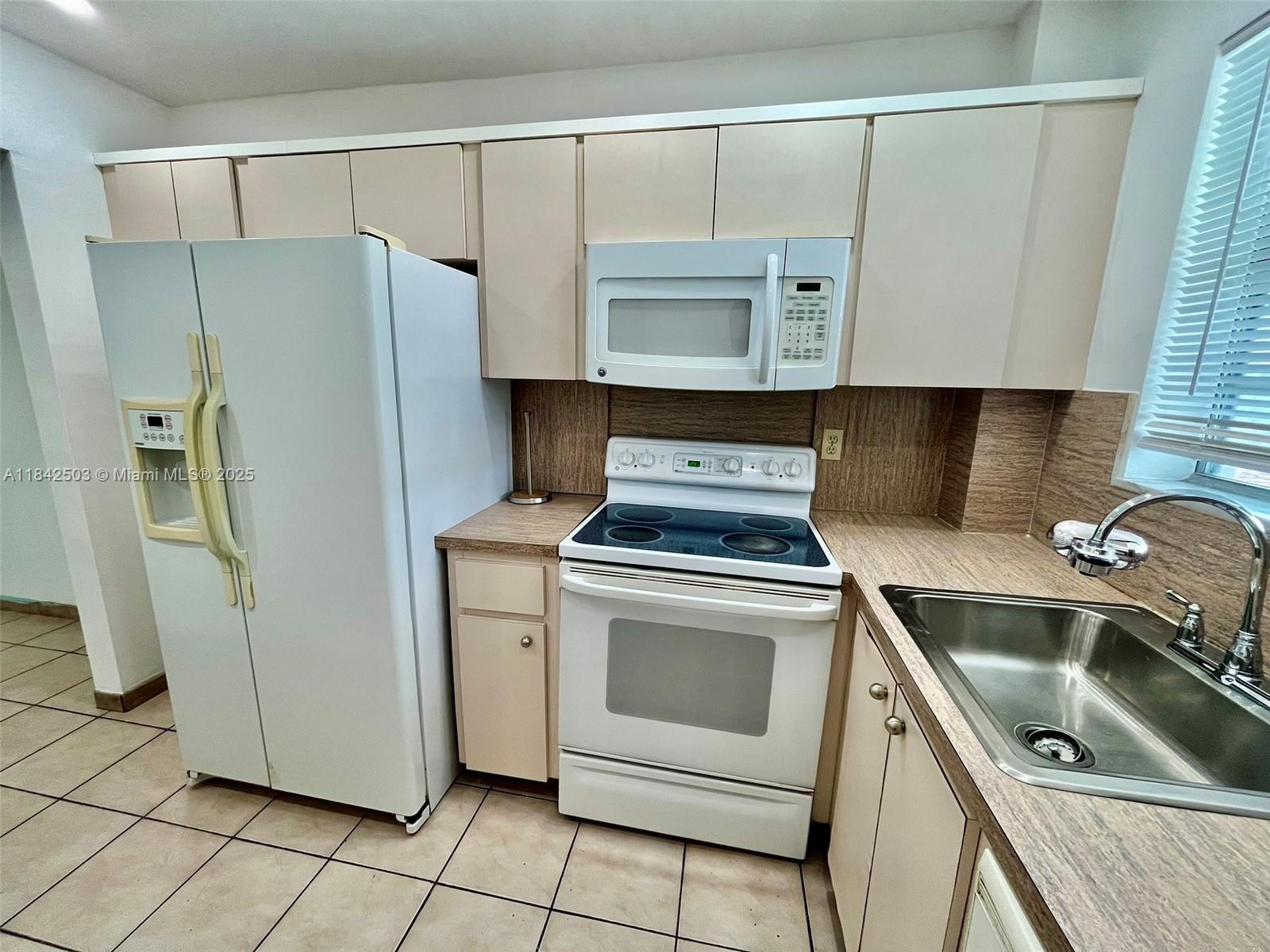 PARADISE VILLAS CONDO - Residential Lease