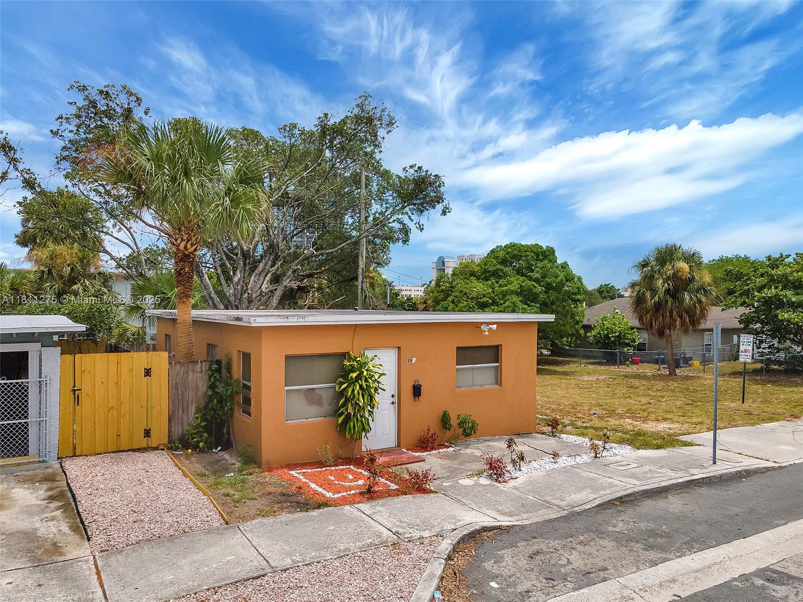 CLOWS - Residential Lease