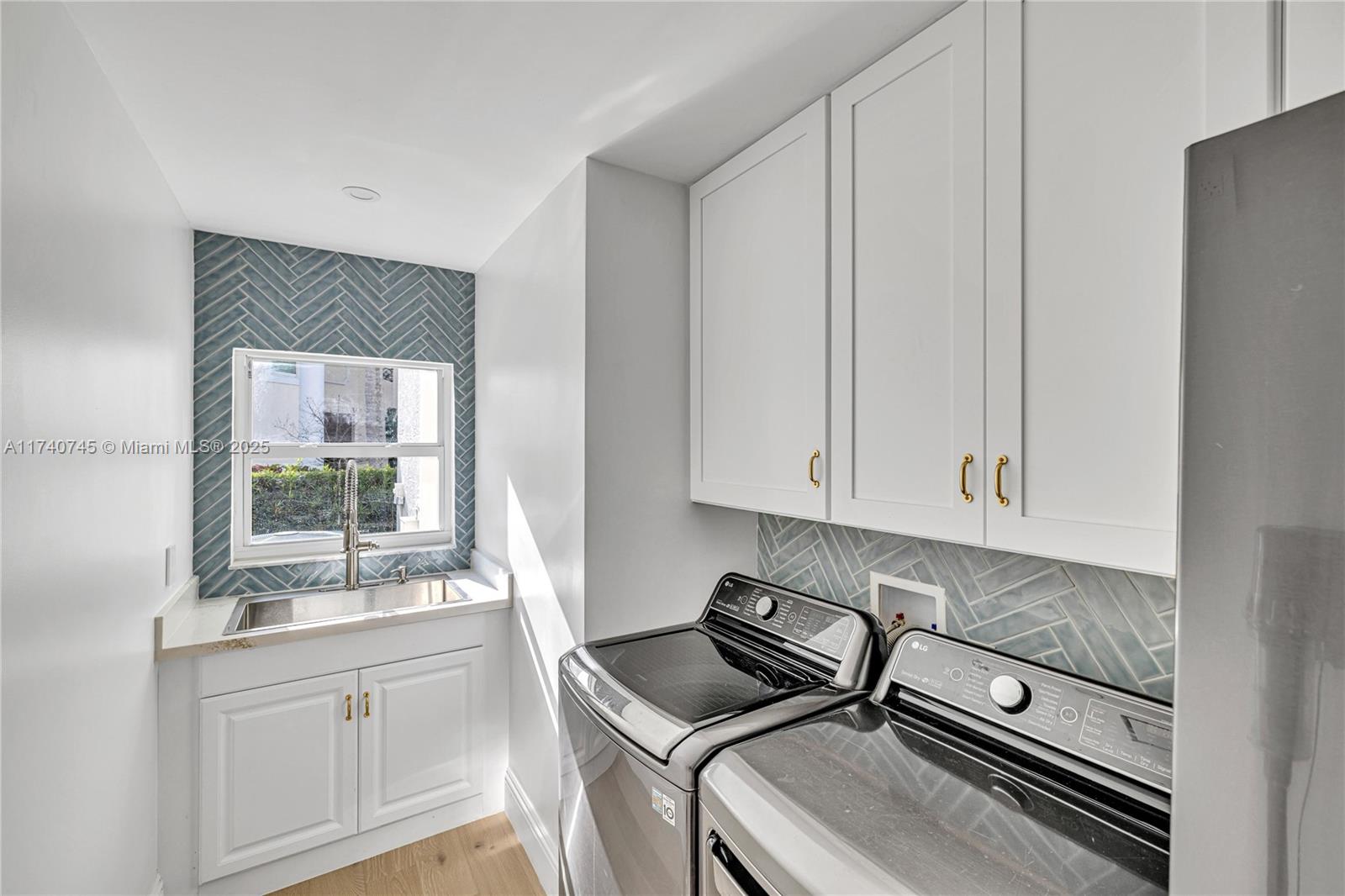 SUNSET LAKES PLAT TWO - Residential