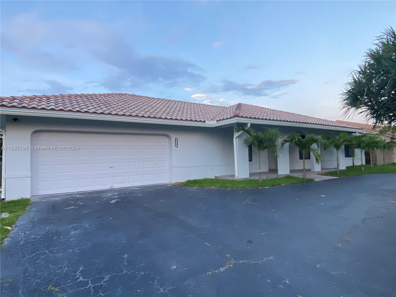 Property for Sale at 810 Renmar Dr, Plantation, Miami-Dade County, Florida - Bedrooms: 5 
Bathrooms: 3  - $1,250,000