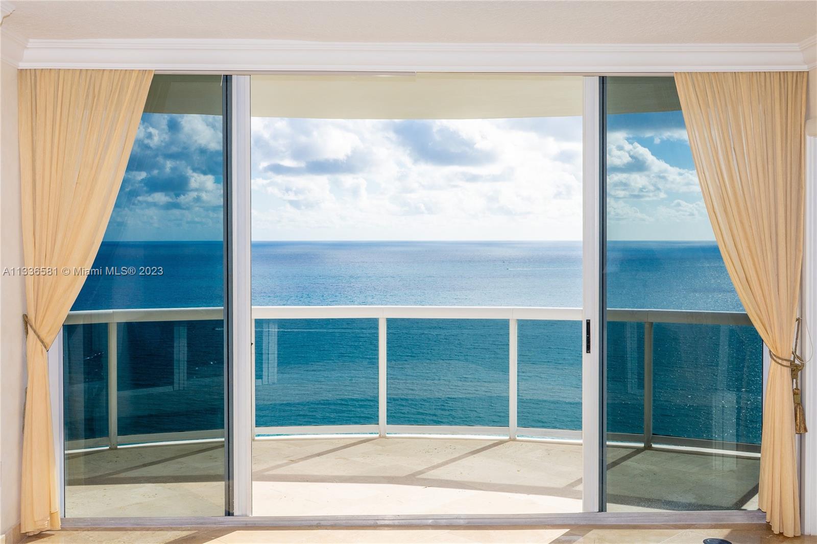 THE PINNACLE CONDO - Residential