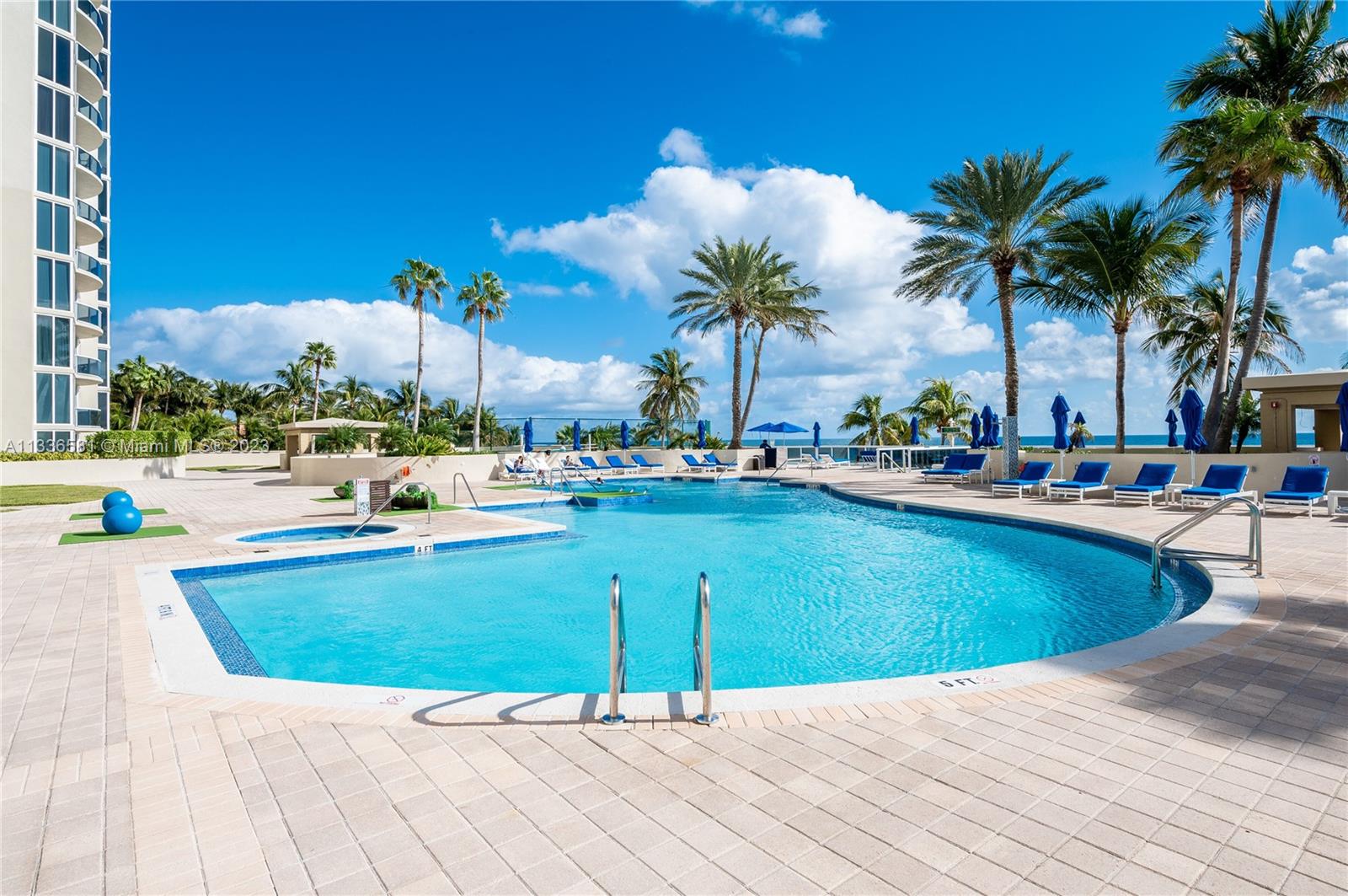 THE PINNACLE CONDO - Residential