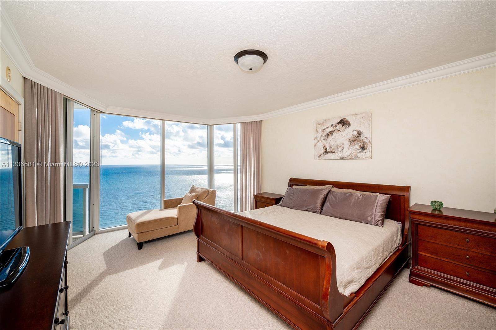 THE PINNACLE CONDO - Residential