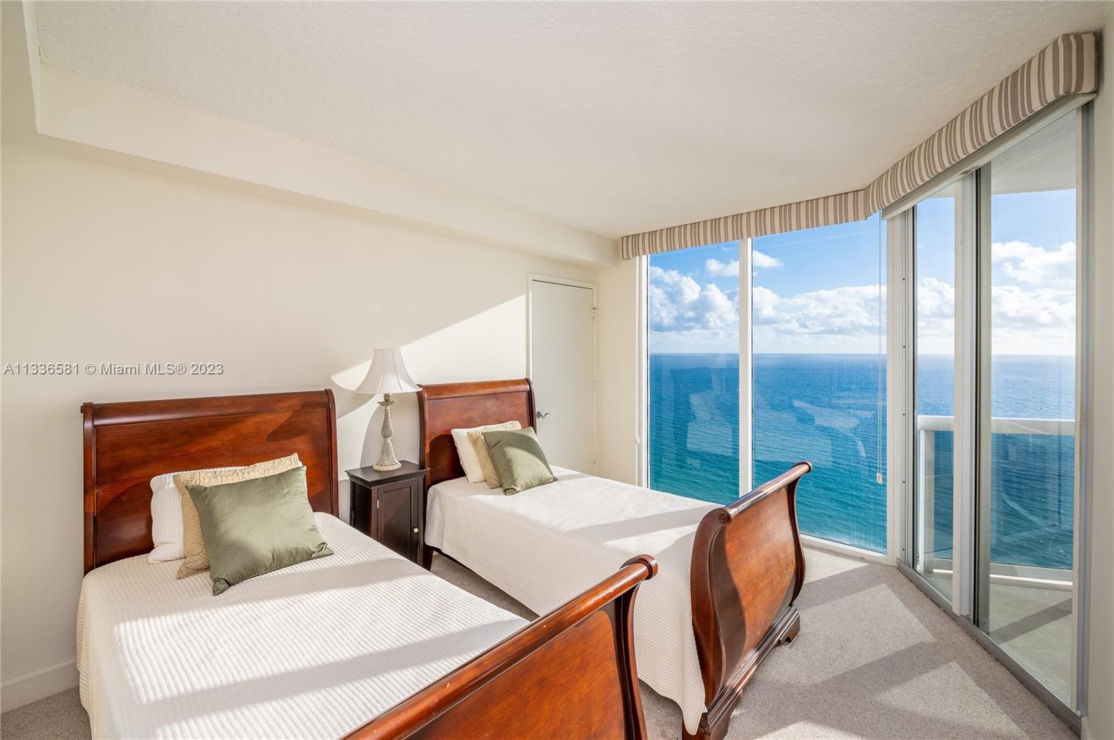 THE PINNACLE CONDO - Residential