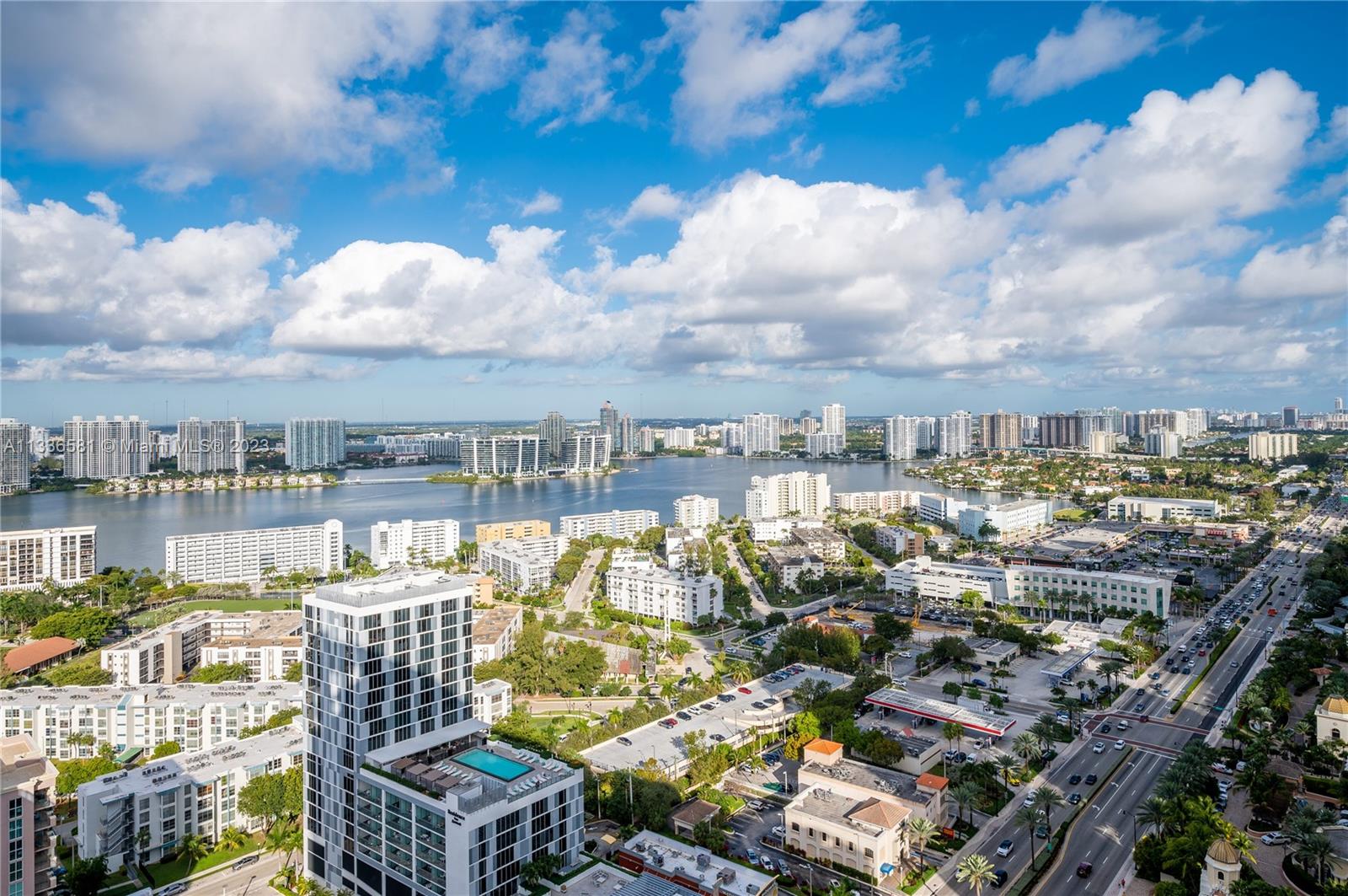 THE PINNACLE CONDO - Residential