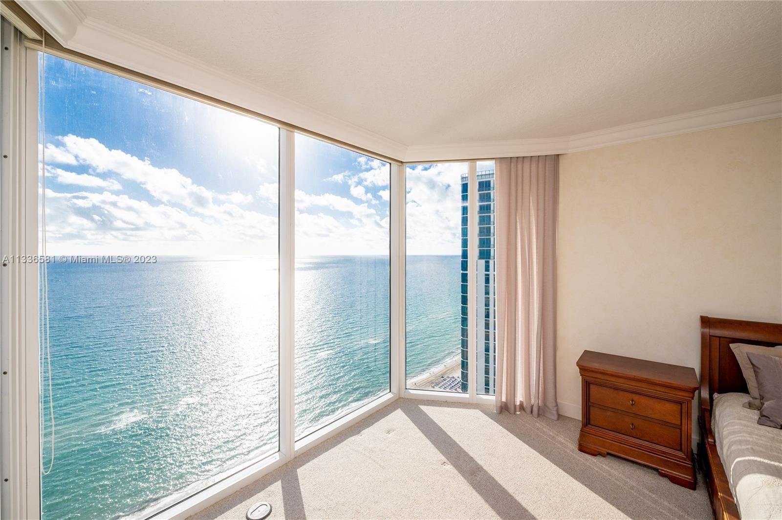 THE PINNACLE CONDO - Residential