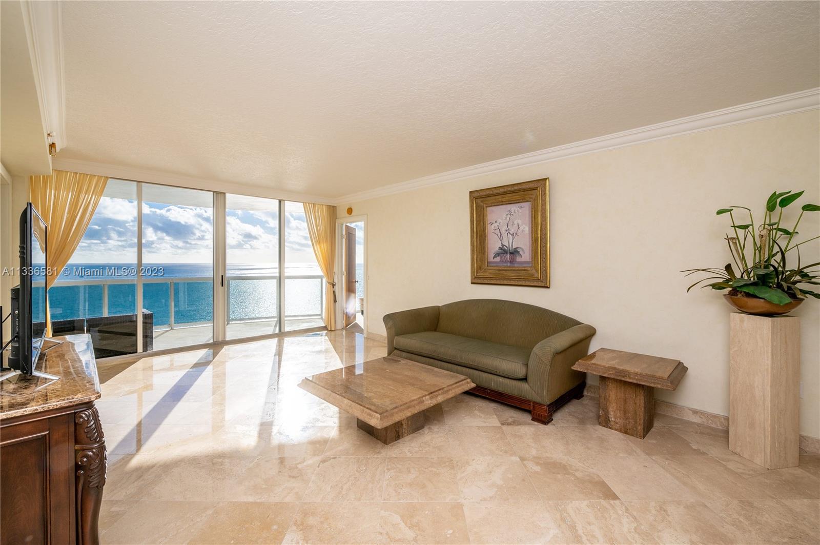 THE PINNACLE CONDO - Residential