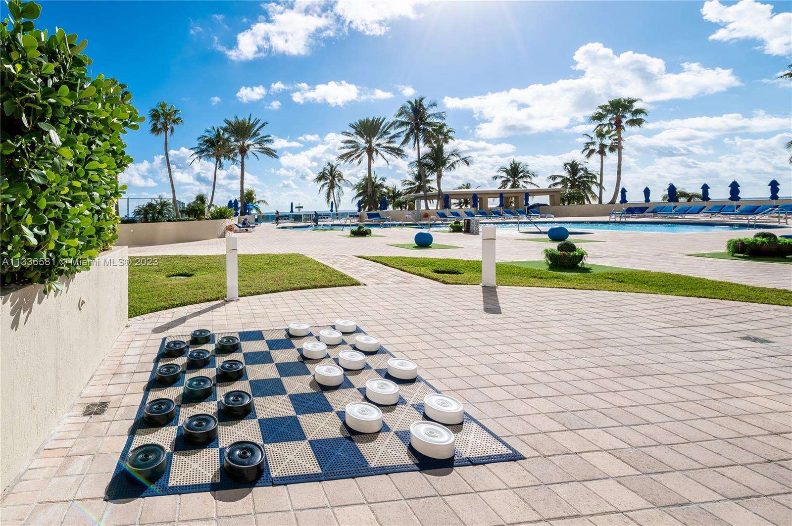 THE PINNACLE CONDO - Residential