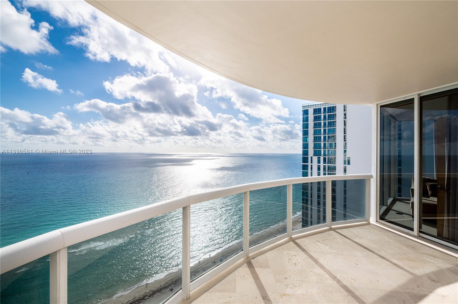 THE PINNACLE CONDO - Residential