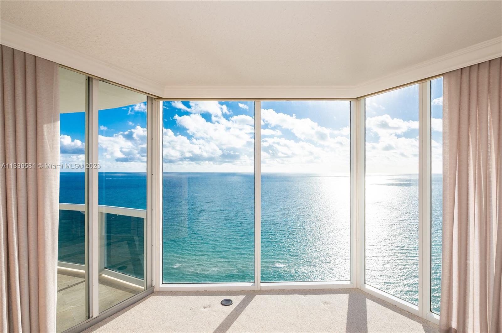 THE PINNACLE CONDO - Residential