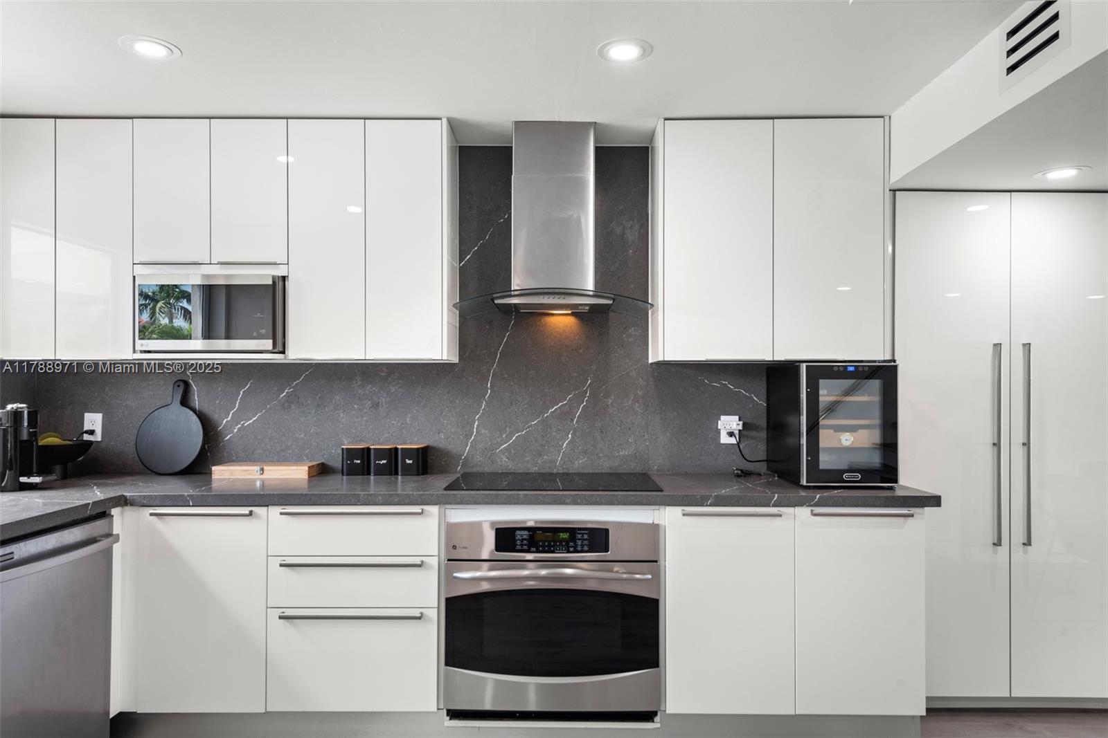 VILLAS ON THE BAY CONDO - Residential