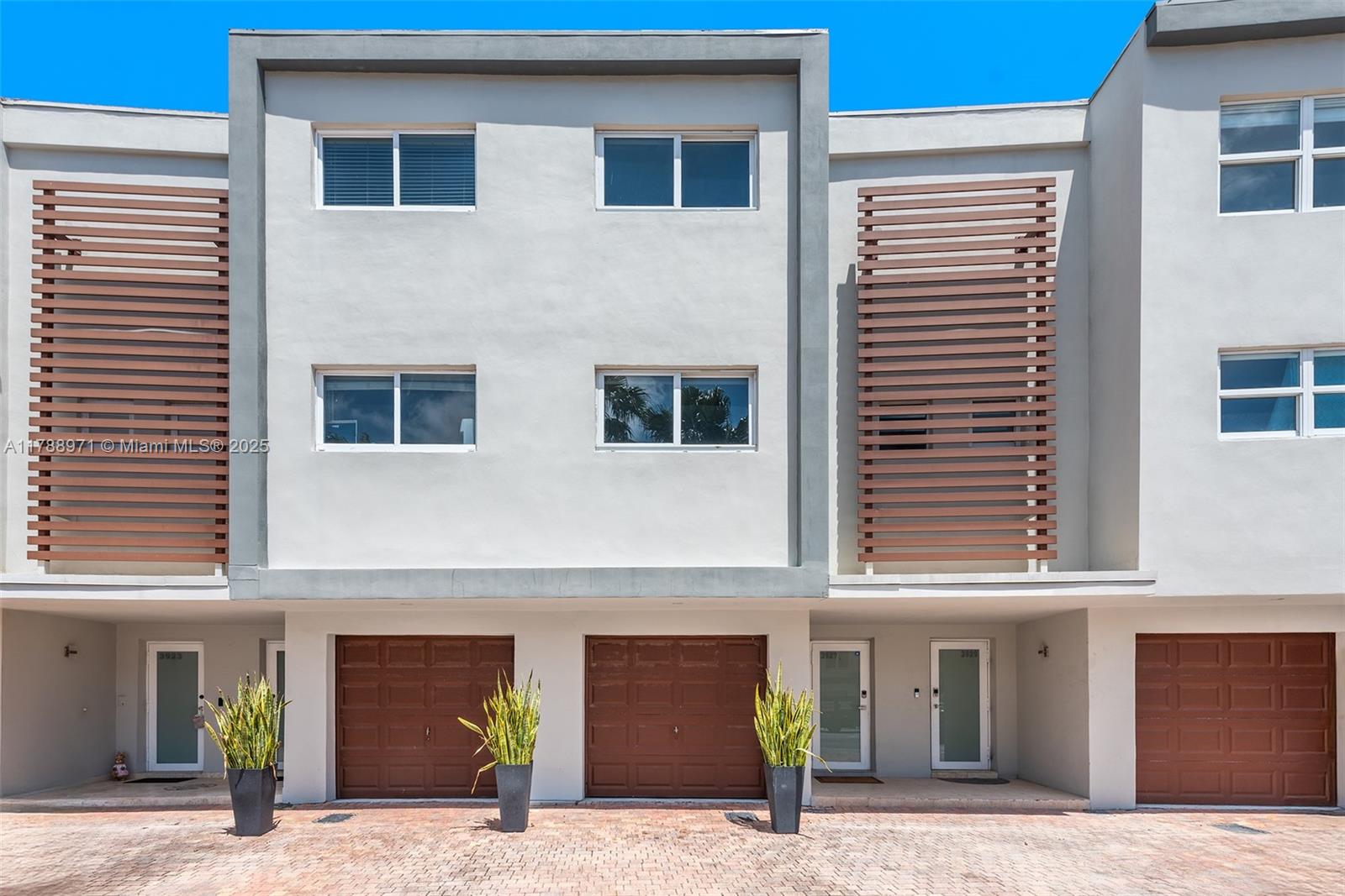 VILLAS ON THE BAY CONDO - Residential