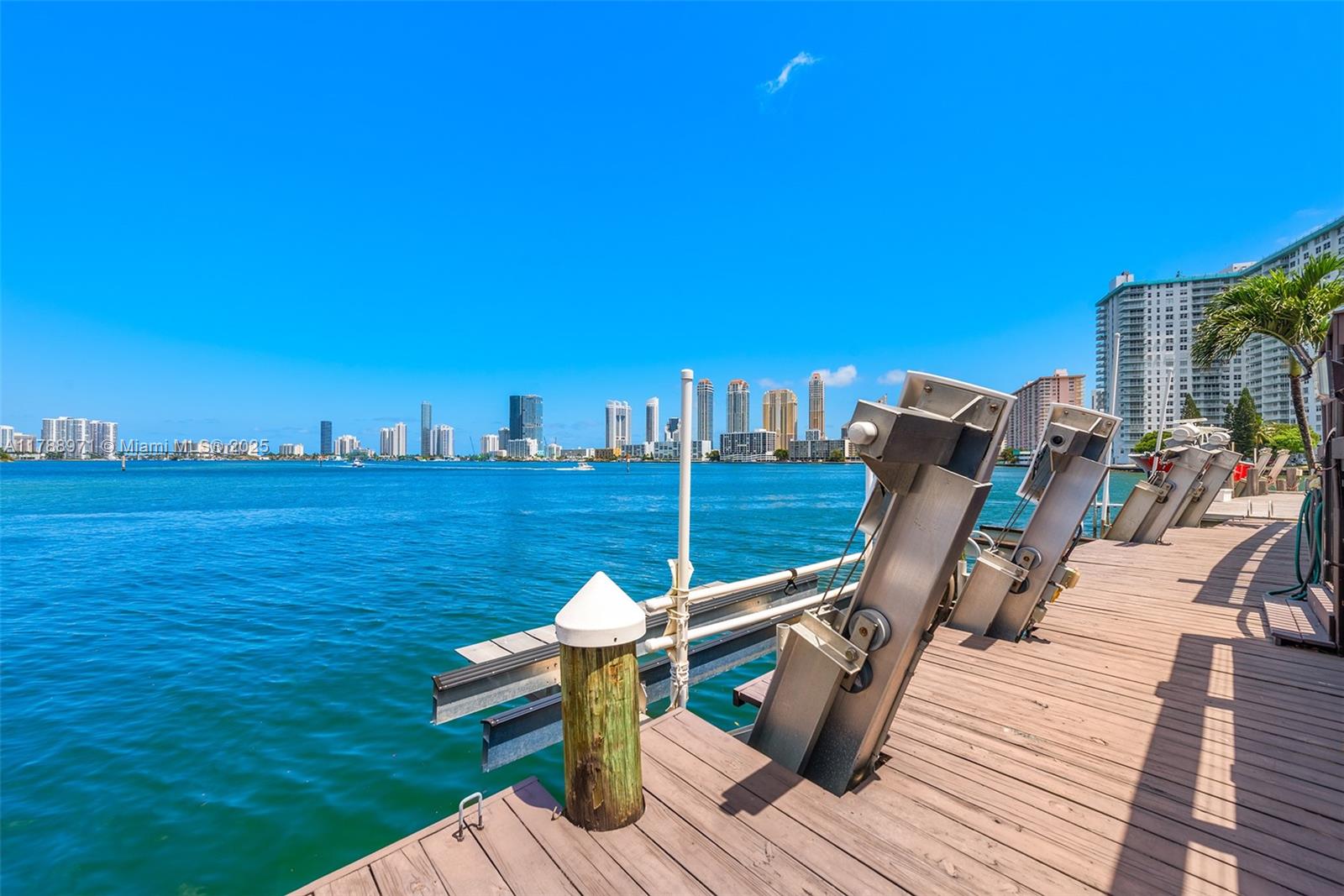 VILLAS ON THE BAY CONDO - Residential