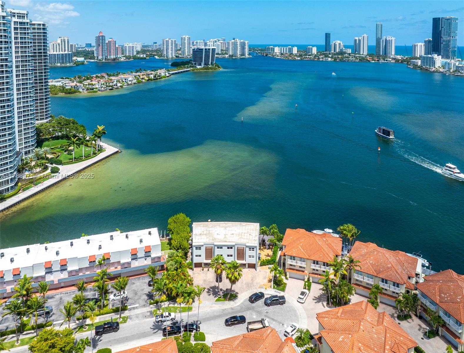 VILLAS ON THE BAY CONDO - Residential