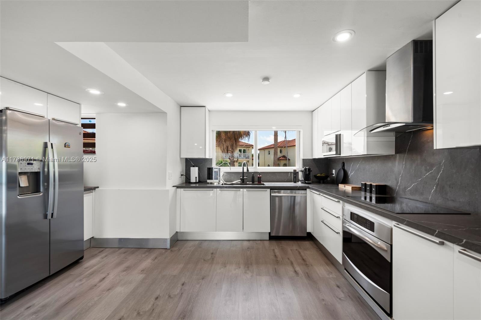 VILLAS ON THE BAY CONDO - Residential