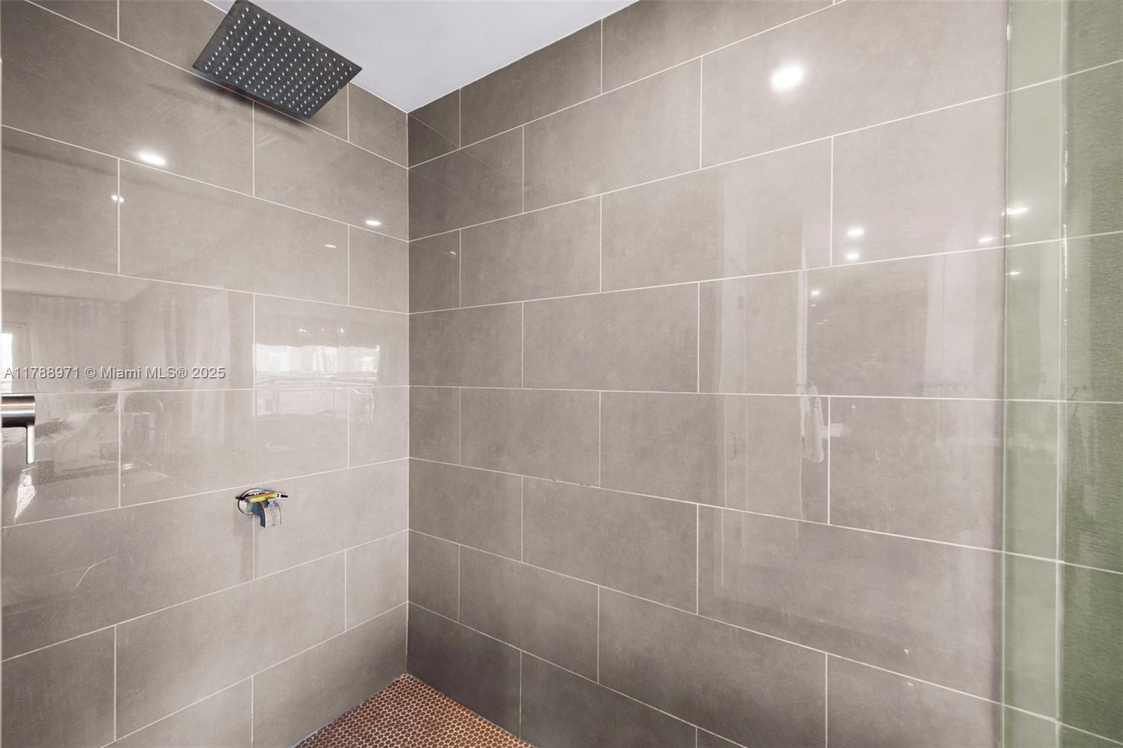 VILLAS ON THE BAY CONDO - Residential