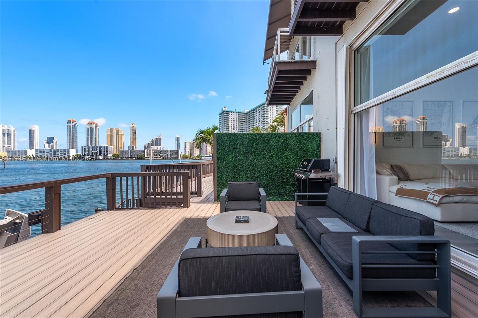 VILLAS ON THE BAY CONDO - Residential