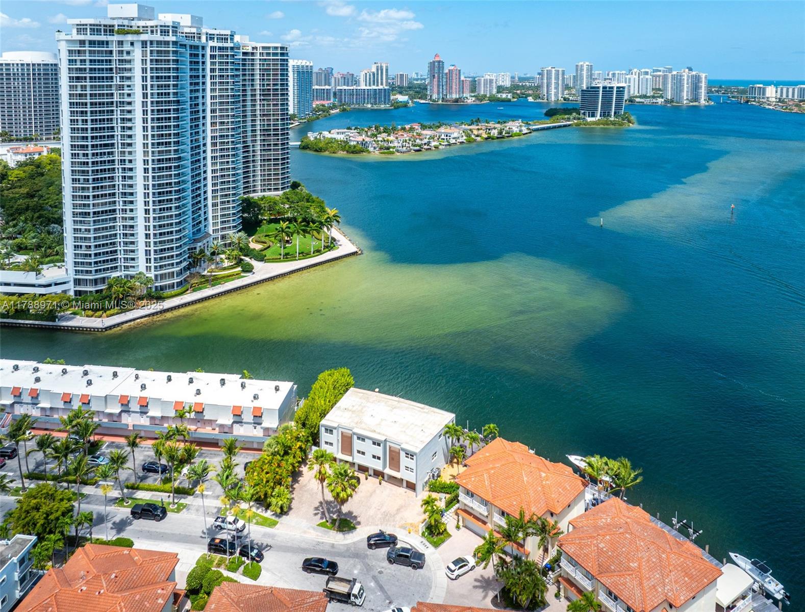 VILLAS ON THE BAY CONDO - Residential