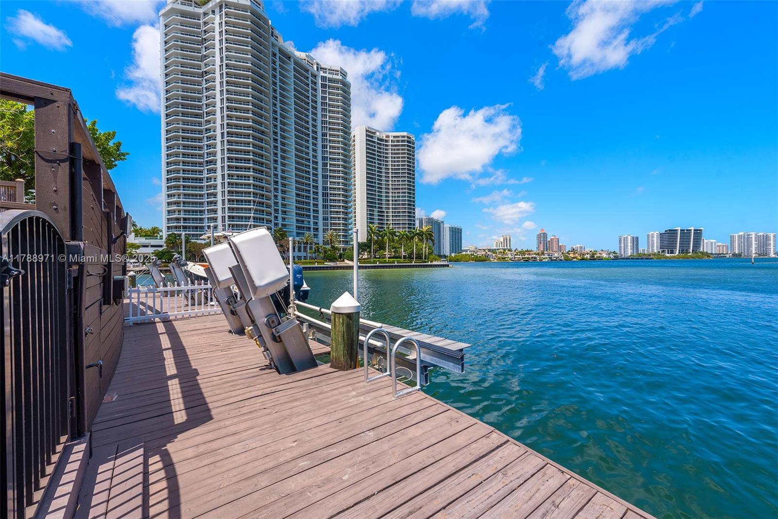 VILLAS ON THE BAY CONDO - Residential