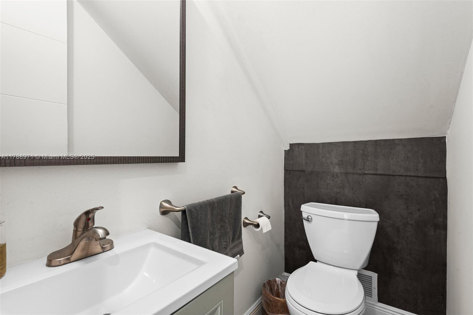 VILLAS ON THE BAY CONDO - Residential