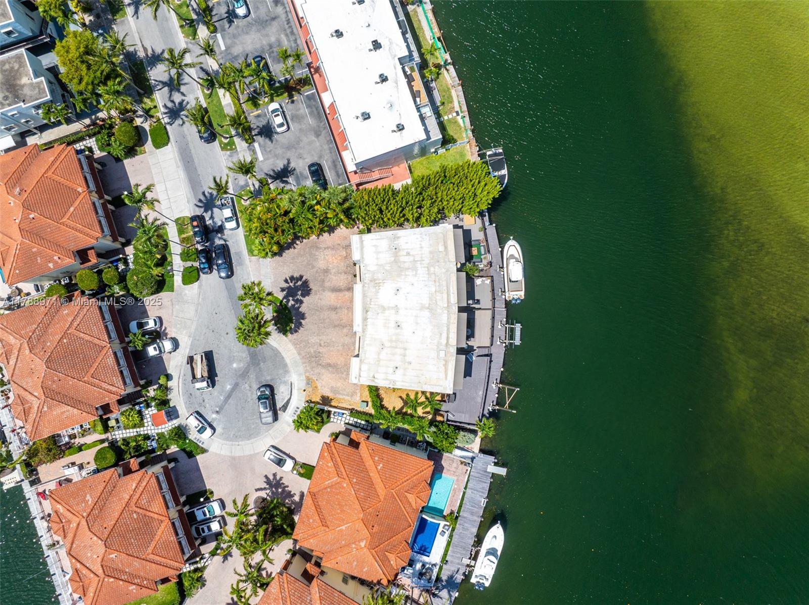 VILLAS ON THE BAY CONDO - Residential