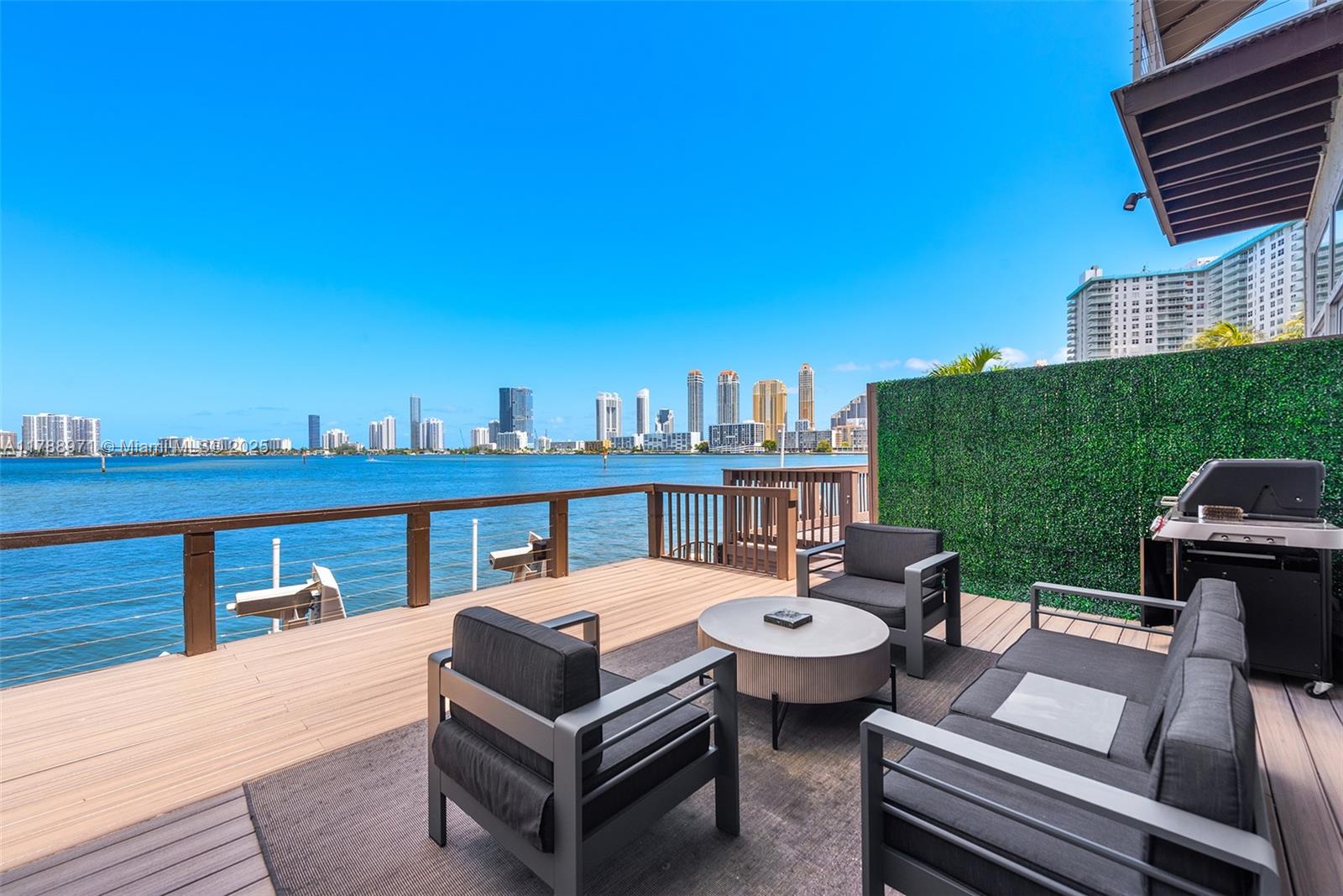 VILLAS ON THE BAY CONDO - Residential