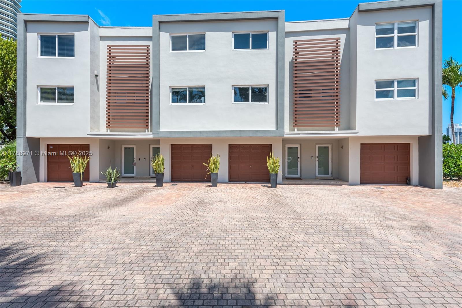 VILLAS ON THE BAY CONDO - Residential